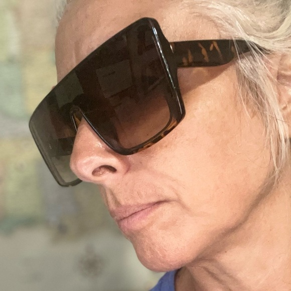 Big Square Sunnies - Picture 3 of 5